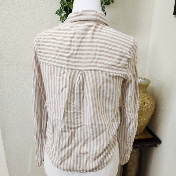 Aéropostale Women's Button-down Shirt size XS,  rayon - Picture 2 of 8